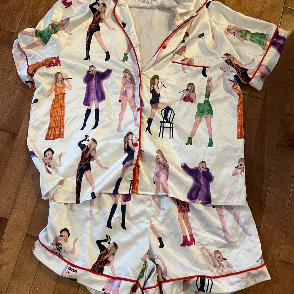 Taylor Swift the Eras tour satin two piece pyjama set viral on tiktok! - Picture 2 of 5